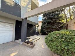 #127969; Сучасний будинок 387 м #178; в ідеальному стані — комфорт, автономність та...