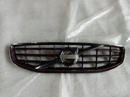 30795039 Решетка радиатора R DESIGN на VOLVO S60 II