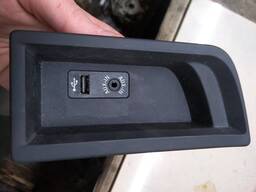 51169207357 ниша под разъем aux usb BMW
