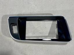 8R1857186S - Рамка монитора на Audi Q5 8R [рестайлинг]