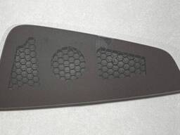 8R1857210B - Накладка (сетка) динамика на Audi Q5 8R [рестайлинг]