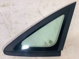 AE8Z5429710B - Форточка (глухое стекло) на Ford Fiesta 6 поколение [рестайлинг]