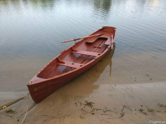 Аренда деревянной лодки.