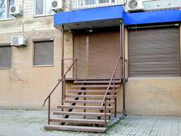 Аренда помещения. Фасадный вход. Красная линия. Кодак. Победа.