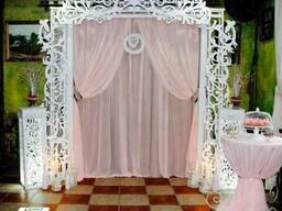 Аренда, прокат свадебного декора- свадебная арка, резная ширма