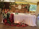 Аренда свадебного прямоугольного стола для молодоженов - фото 2
