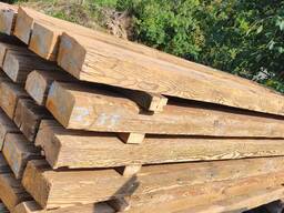 Балки з історією Хвойна амбарна деревина — тесана, брошурована, з атмосферним шармом