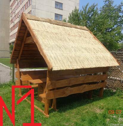 Беседка деревянная под камышом