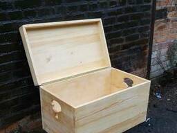 Велика скриня з дерева