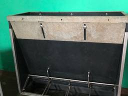 Бункерна годівниця для поросят чотиримісна