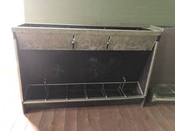 Бункерна годівниця для поросят шестимісна