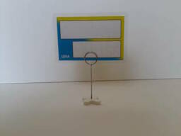 Ценникодержатель из "нержавейки" на пластиковой ножке.