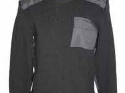 Черный свитер с накладками