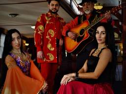 Цыгане на Масленицу. Ансамбль Цыганская Подкова.