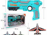 Детский игрушечный пистолет с самолетиками Air Battle катапульта с летающими самолетами. ..