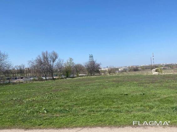 Ділянка під забудову.