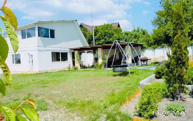 Долгосрочная аренда 2 комн. половині дома 100 кв. м. в с. Лютеж , ул. Приморская