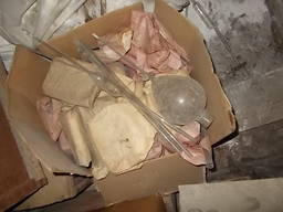 Дозатор скляний з краніком грушеподібний.