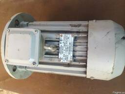 Двигатели АИРС 100 L4 4,25 kW 1400 об/мин