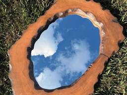 Дзеркало декоративне в дерев'яній рамі