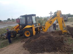 Экскаватор-погрузчик. Котлованы, ставки, траншеи