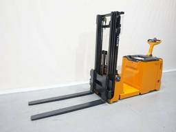 Электроштабелер без опорных лап Still, 2013 года