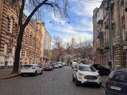 Фасадное помещение в центре . Под магазин, кафе и т. д.