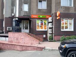 Фасадний магазин продаж Київ з орендарем