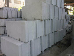 Блоки фундаментные ФБС 880х600х580.