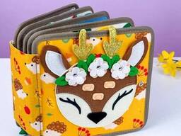 Фетровая книга-бизиборд развивающая "Олененок Бемби" (шнуровка, сортер, элементы на. ..