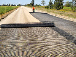 Геосетка для асфальто-бетонной смеси из стекловолокна.