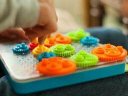 Головоломка Разноцветные шестерёнки Fat Brain Toys Crankity (F140ML)