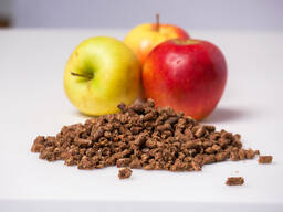 Granulated apple pomace