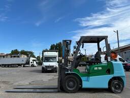 Газобензиновий навантажувач Sumitomo, з позиціонером вил. Модель: 11FT25PAXIII21S