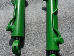 Гідроциліндр рульовий на John Deere RE161017 / RE161018