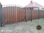 Распашные ворота кованые с профнастилом и калиткой - фото 10