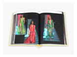 Книга о модных коллекциях Версаче с иллюстрациями Versace Catwalk: The Complete. .. - фото 1