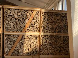 Колоті дрова з грабу