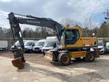Колёсный экскаватор Volvo EW180B Год: 2007 - фото 1