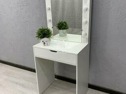 Компактный туалетный столик Модель V442