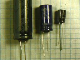 Конденсаторы электролитические вертикальные (в том числе low esr) 330…1000 мкф 6.3…450 в