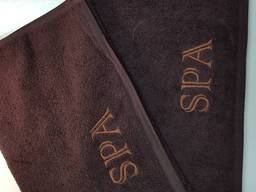 Махровые полотенца коричневые с вышивкой