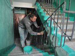 Косметический ремонт подъездов. Покраска побелка панелей подъезда