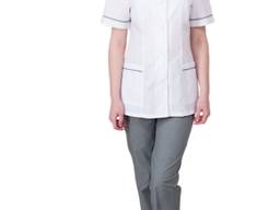 Костюм медицинский женский на пуговицах. Белый