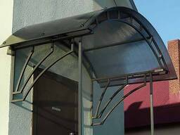 Козырек над входом из поликарбоната