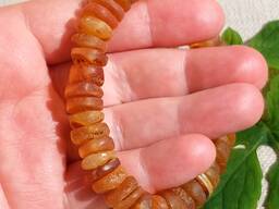 Красивий янтарний браслет шайбочки із натурального бурштину ніжних медових відтінків