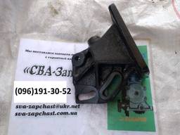Кронштейн компрессора ПАЗ 3205 Крышка картера 3205-3509132