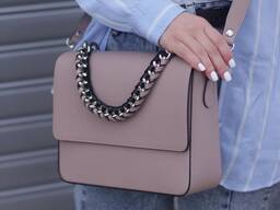 Кросс боди сумка женская в натуральной коже пудра модная сумочка с цепочкой TS000059
