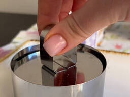 Круглая форма кольцо кулинарное с выталкивателем для выкладки/вырубки муссов, салатов и...