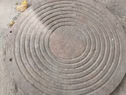 Крышка люка чугунная на три уха